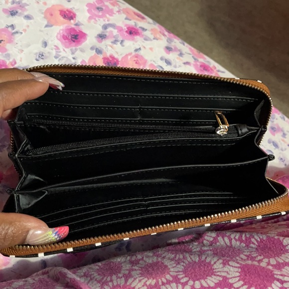 Guess zip around wallet wristlet - Picture 6 of 7